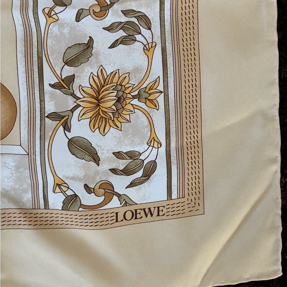 NWT RARE LOEWE SILK SCARF WITH FLORAL MOTIF - Picture 4 of 6